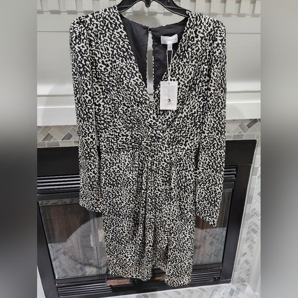 Lucy Paris Dresses & Skirts - NWT Lucy Paris Izzy Long Sleeve Surplice Black and White Mini dress XS